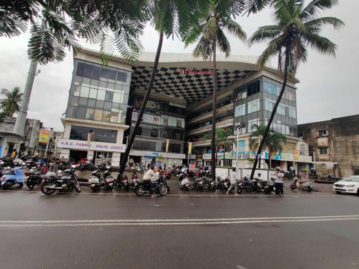 Oyo 91692 The You And Me Hotel Utran Ngoại thất bức ảnh